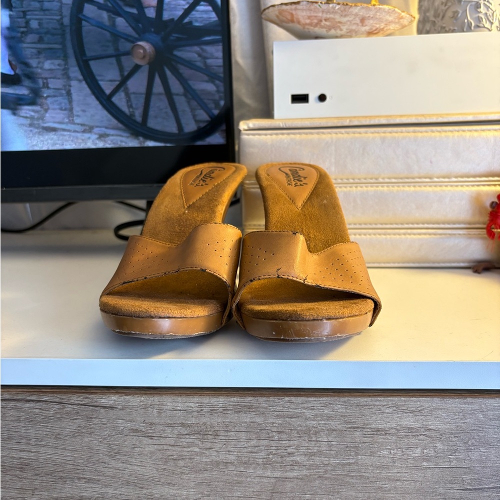 Elegant Tan Heeled Sandals - Picture 2 of 6